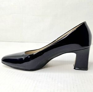 Naturalizer Black Patent Leather Pumps. 6M